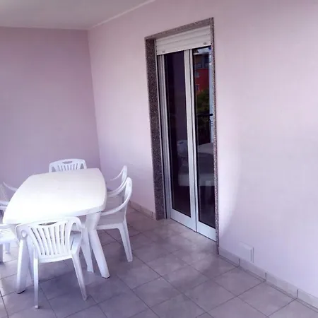 Modern Apartment, Large Terrace And Shared Pool