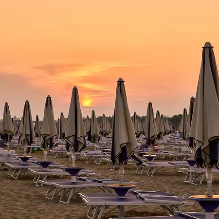 Modern Apartment, Large Terrace And Shared Pool Bibione