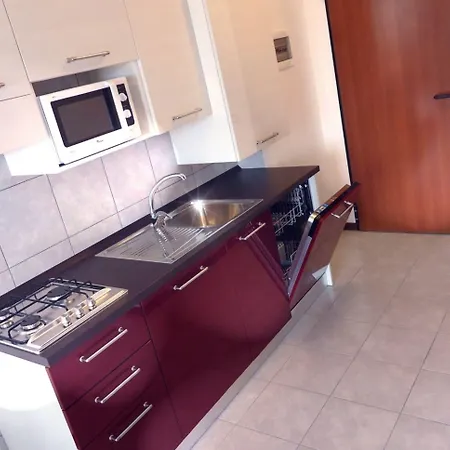 דירה Modern With Large Terrace ביביונה
